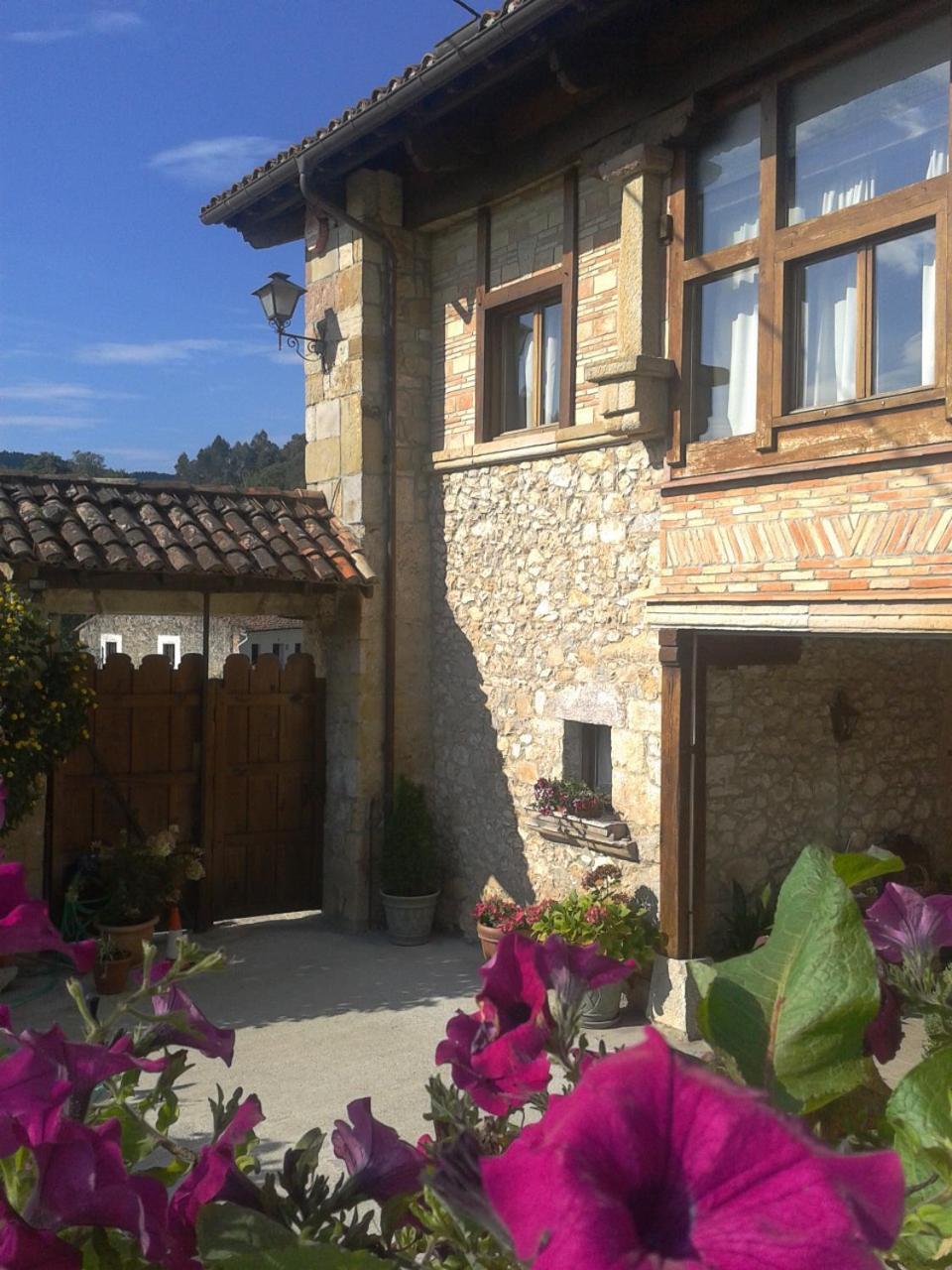 Posada El Salin Hotell Muñorrodero Exteriör bild